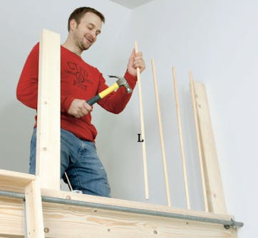 Pinnojen naputtelu reikiin Parven rakentaminen